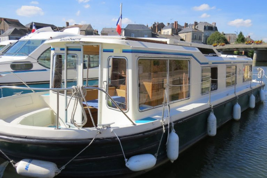 Anjou Navigation - Jusqu'à 17 % de remise sur la location de bateaux